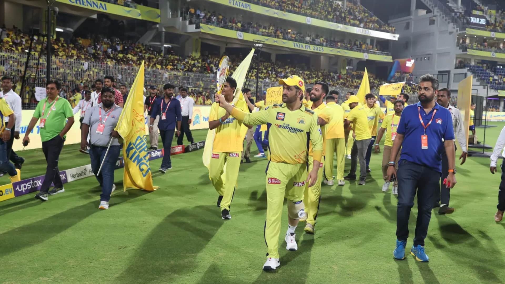 MS Dhoni Birthday 2023 Net Worth Income Business House Car Collection Lifestyle in Hindi