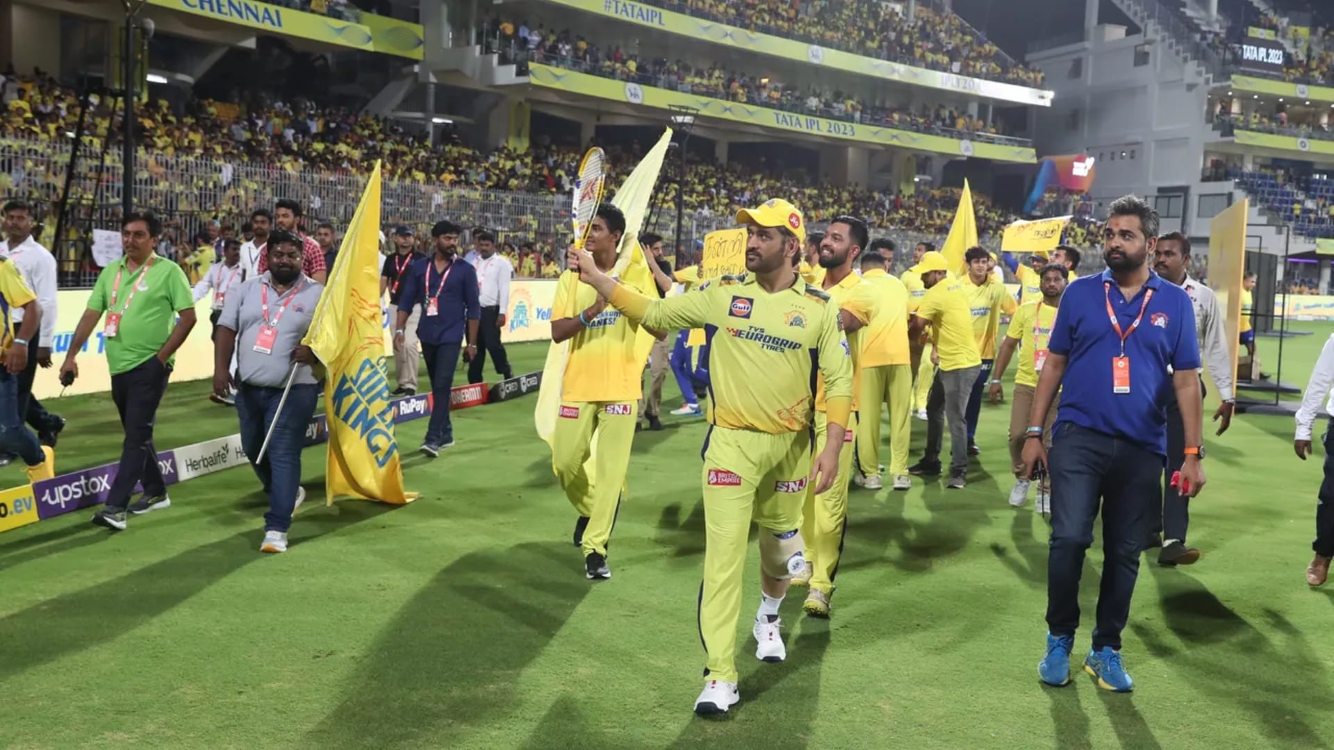 MS Dhoni Birthday 2023 Net Worth Income Business House Car Collection Lifestyle in Hindi