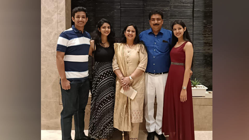 kavya mittal district topper in isc twelfth exam in Agra