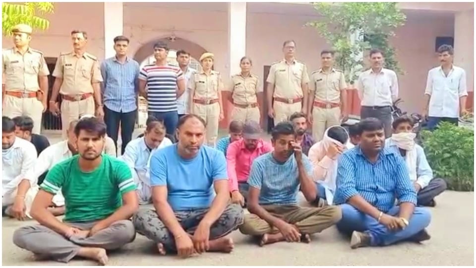 Police caught a young man selling smack in Dausa 24 criminals were also arrested