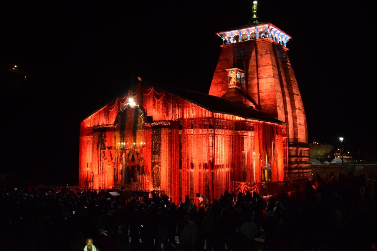 Char Dham Yatra 2023 Kedarnath temple shining with colorful lights at night Huge crowd of devotees Photos