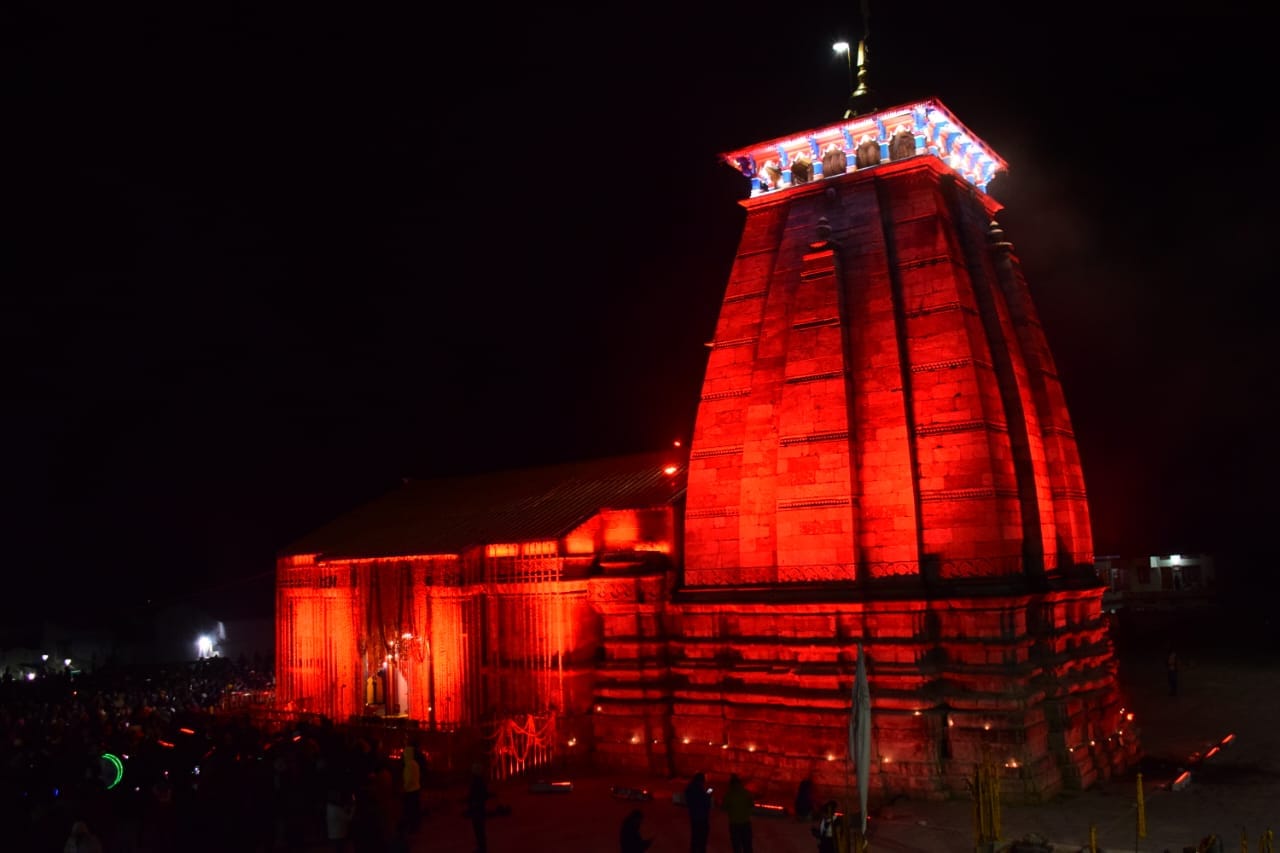 Char Dham Yatra 2023 Kedarnath temple shining with colorful lights at night Huge crowd of devotees Photos