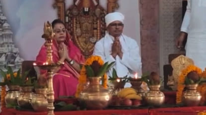 Chief Minister Shivraj performed con-wife rituals at Rawatpura Dham in Bhind