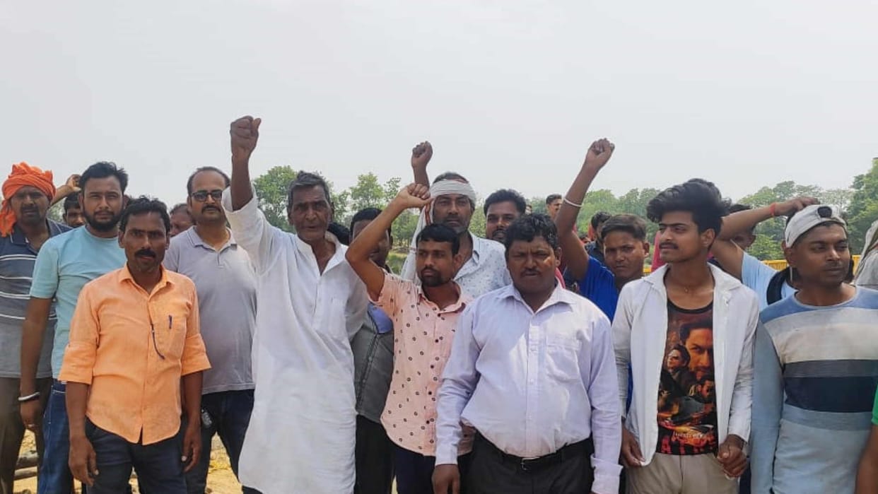 Approach of Pidra bridge over Gorra river sunk again in Deoria