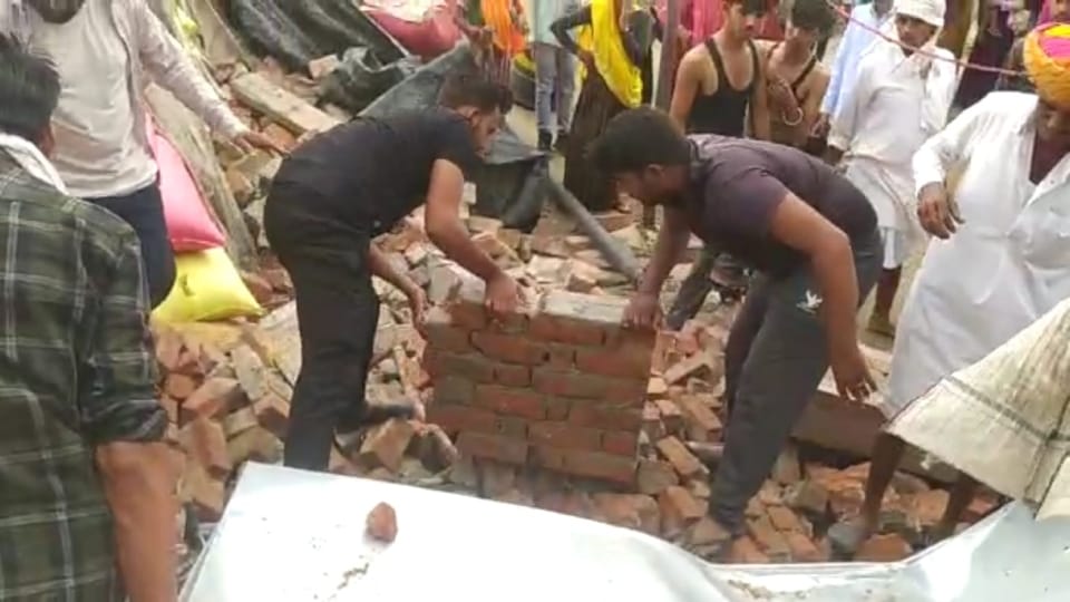 The wall of the house collapsed due to strong storm Dudu in Jaipur eight year old girl died