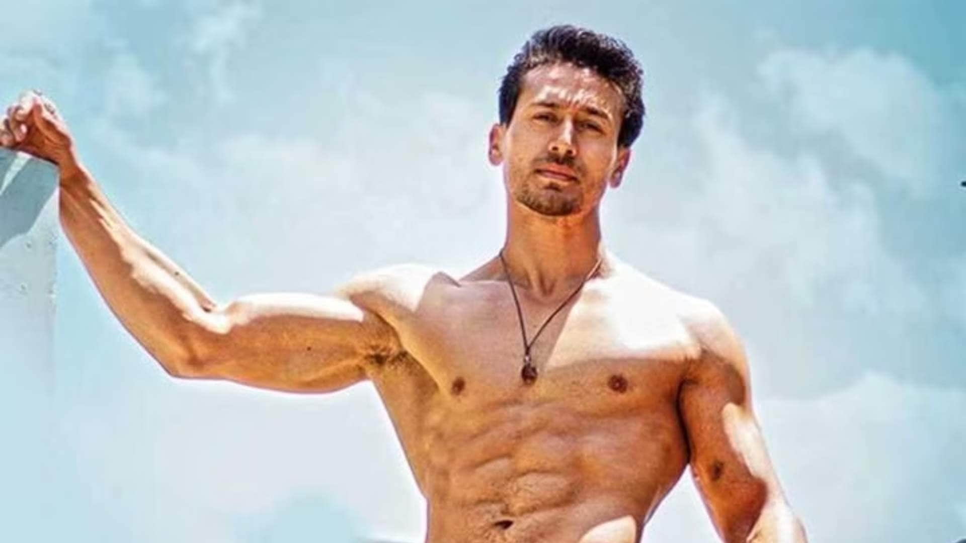 These Stars Are Away From Alcohol Cigarettes Amitabh Bachchan Akshay Kumar Tiger Shroff
