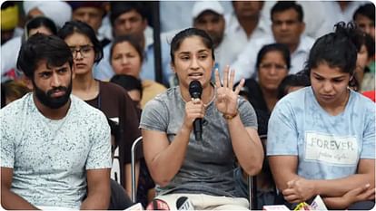 Delhi : Sakshi Malik, Vinesh Phogat, Bajrang Punia booked after scuffle with police