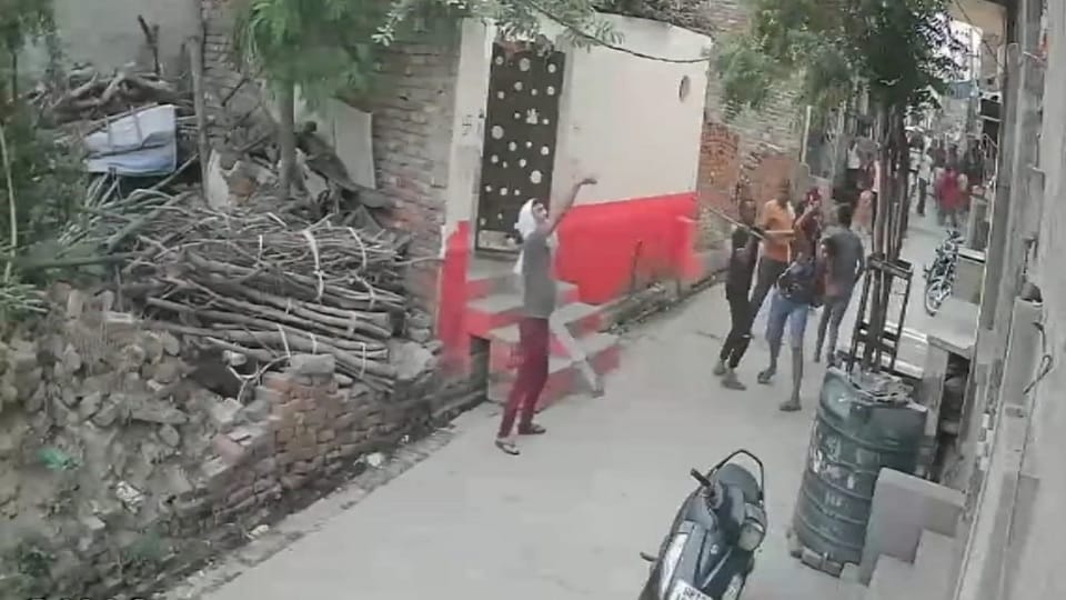 Stones pelted at house in Rohtak Tej Colony, glass panes of house were broken, woman condition critical