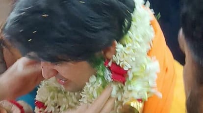 Mahavir Mandir Patna : भक्तों को महावीर मंदिर में मिलने लगा एक पर एक फ्री ऑफर तो जबरन भी नहीं निकले बाहर bageswhar dham baba dhirendra shastri came on tuesday in Mahavir Mandir Patna at hanuman temple patna
