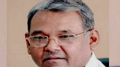 Gwalior News: टिकट दावेदारी के लिए पूर्व मंत्री ने खुद को बताया नाबालिग, कहा- न अभी थका और न अभी हारा Gwalior News Former minister told himself minor for ticket claim says neither tired nor lost yet