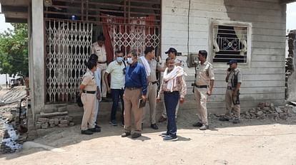 Khandwa News NIA team reached house of former SIMI member searched and interrogated for two hours