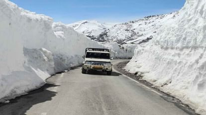 Manali-Leh Road: दारचा से अब सुबह 10 बजे तक लेह की ओर जाएंगे वाहन, प्रशासन ने लिया फैसला Manali-Leh Road: Vehicles from Darcha will now go towards Leh till 10:00 am