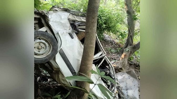 कार गहरी खाई में गिरने से चार लोगो की दुर्घटना में मृत्यु