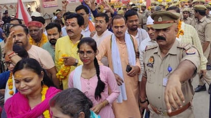Varanasi: ज्ञानवापी में मिली शिवलिंगनुमा आकृति की पहली वर्षगांठ आज, वादिनी महिलाओं ने किया दर्शन-पूजन Today is first anniversary of Shivling found in Gyanvapi masjid varanasi