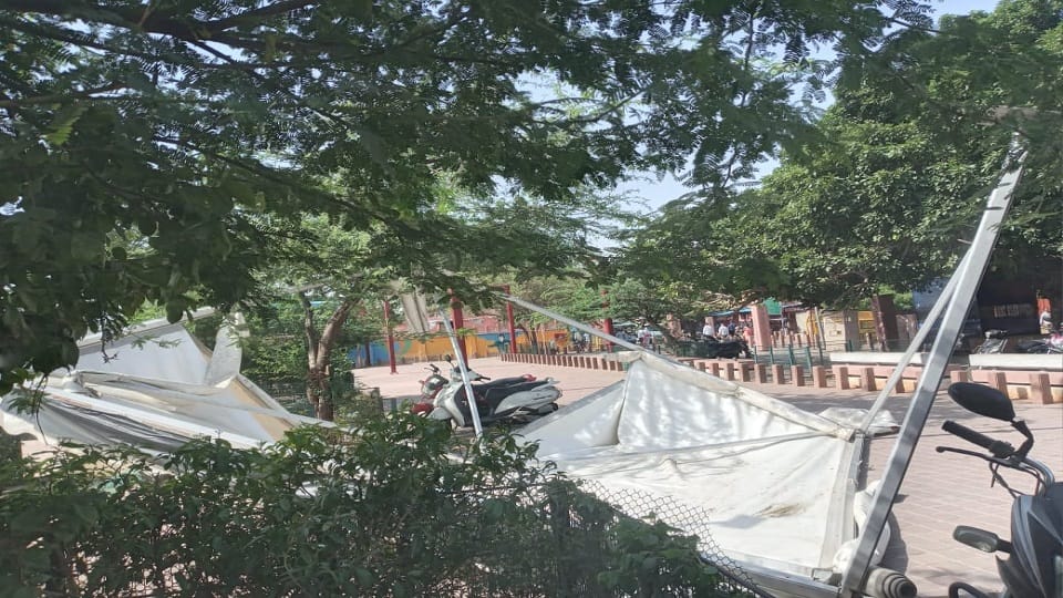 Havoc of storm Plaster fell in Taj Mahal canopy uproote Tourist guide facility center destroyed