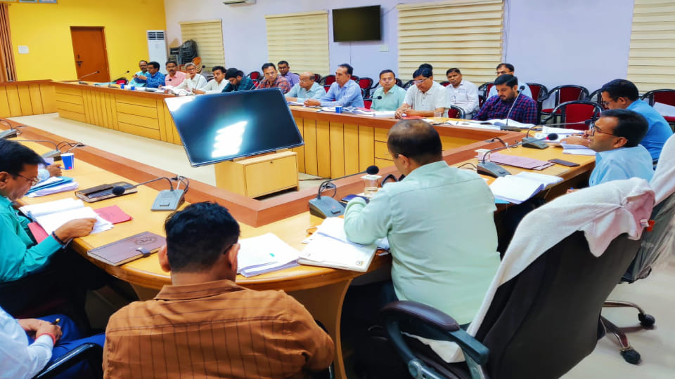 DM instructed to declare encroachers of government land as land mafia In Etah