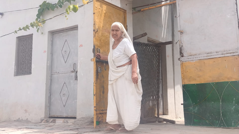 American women living in Mathura Vrindavan died of heart attack