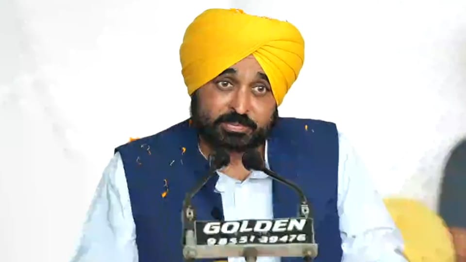 Punjab government completely banned taking selfies in flooded areas