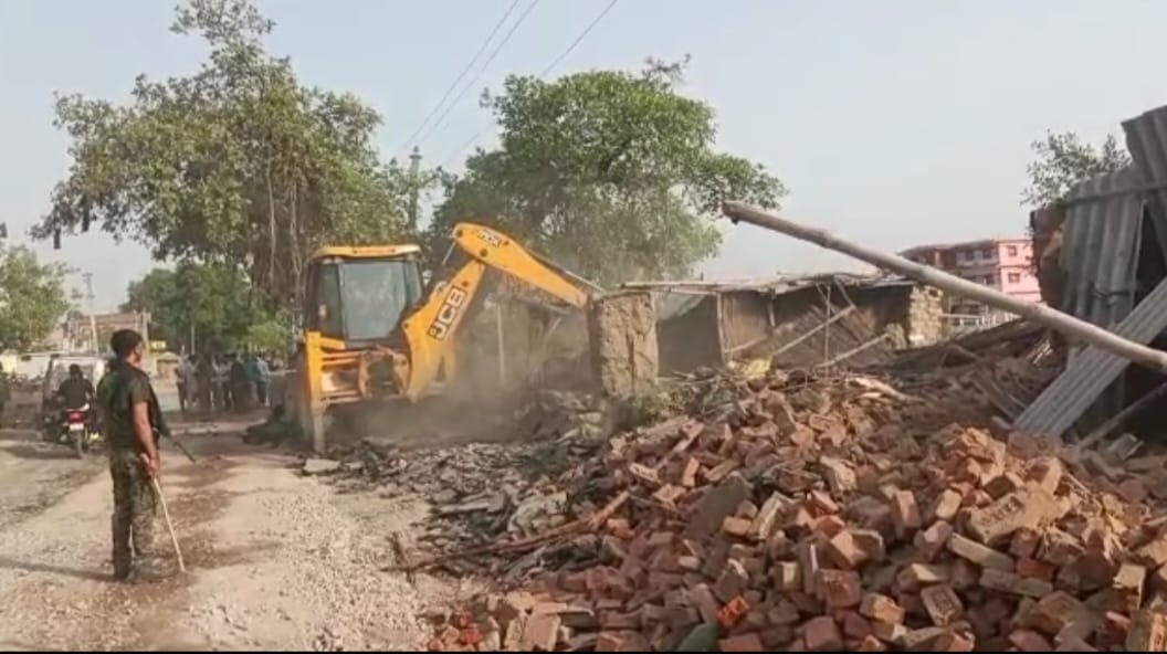 Bihar : The trespassers attack on police team in Bhojpur, Two injured including female policeman