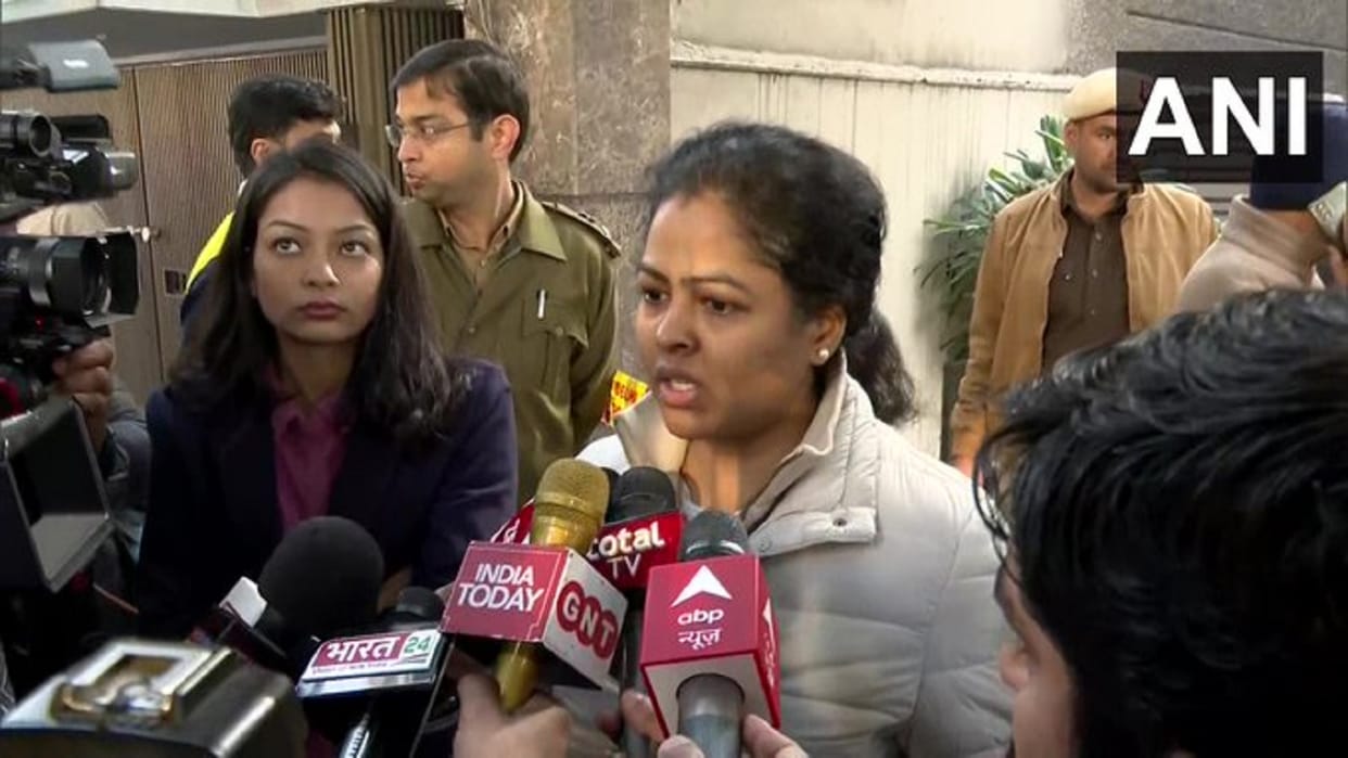 Delhi School Bomb Threat News South Delhi Amrita School Receives Bomb Threat, Police on Spot