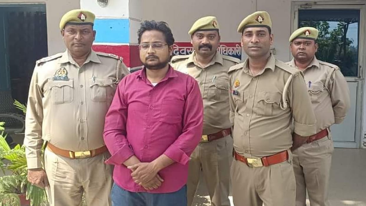 girl students stopped going to school after Scared of misdeeds of computer teacher in shahjahanpur