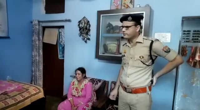 Husband wife murder in Meerut last night, dead body found on bed in second floor