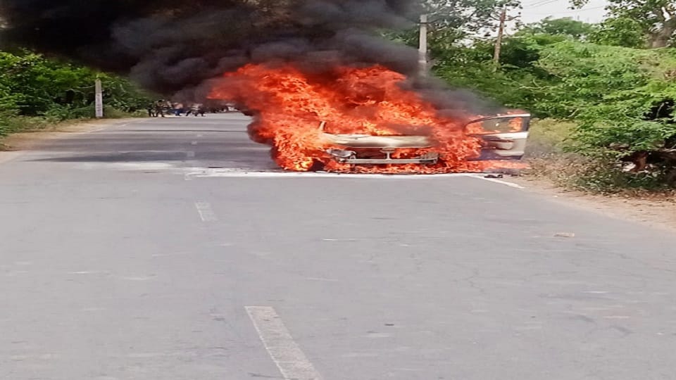 fire in moving eco sport car