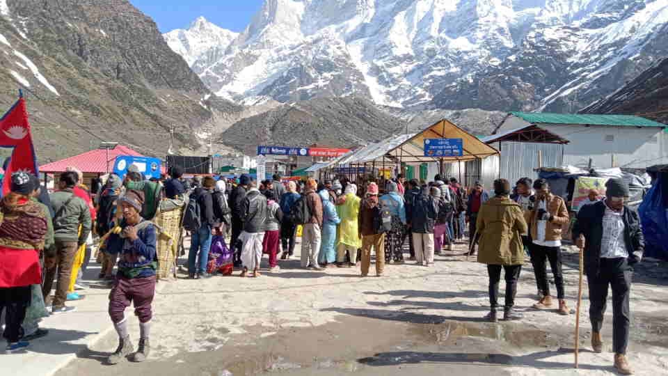Chardham Yatra 2023: Pilgrims get only three to five seconds for kedarnath Darshan due to Huge Crowd