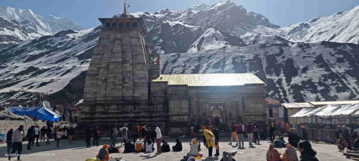 Chardham Yatra 2023: Pilgrims get only three to five seconds for kedarnath Darshan due to Huge Crowd