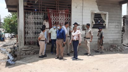 NIA की टीम