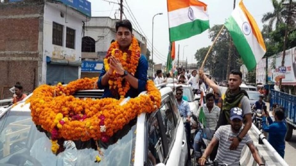 warm welcome to Shaurya Chakra winner Major Abhishek in Lakhimpur