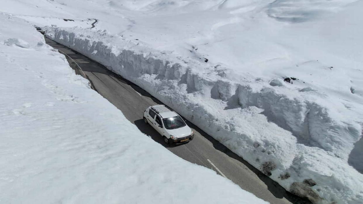 Himachal News: manali leh highway open for vehicles from today