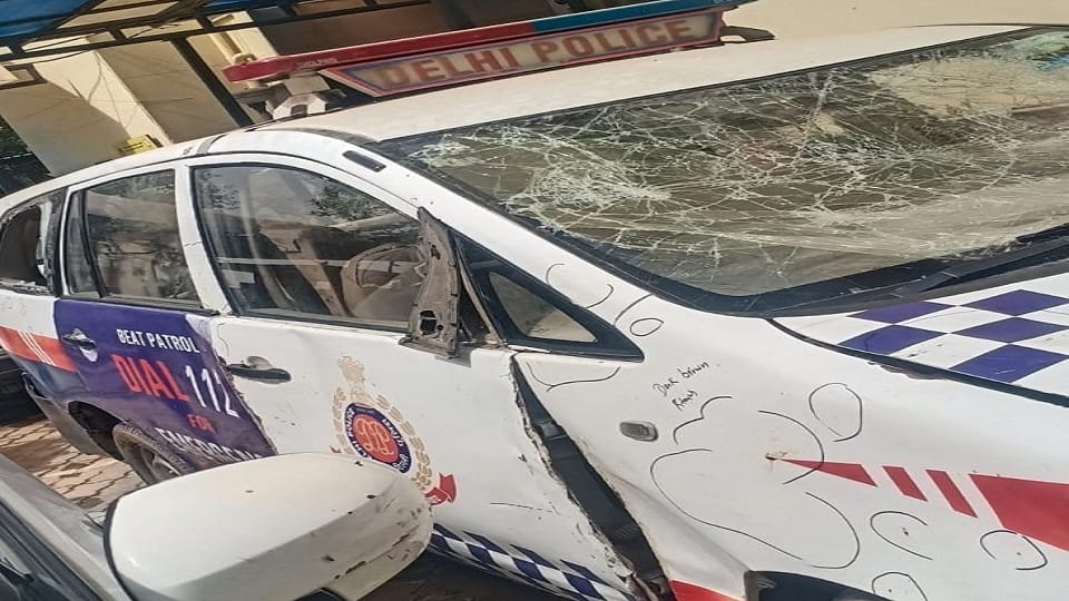 3 men arrest after attack on pcr police team in shastri park area