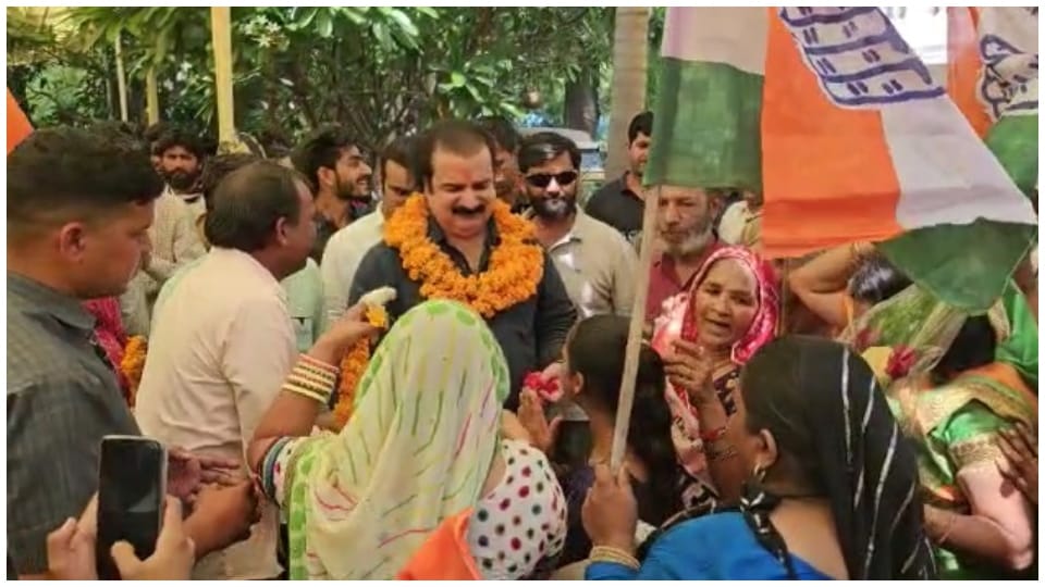 Rajasthan minister Pratap Singh Khachariawas show of strength on his birthday Sachin pilot