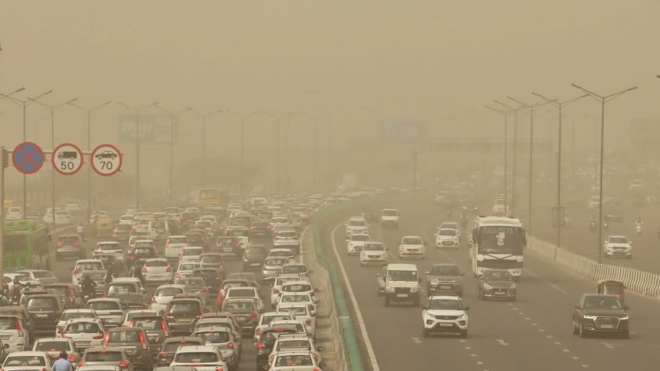 Delhi today Weather prediction Delhi-NCR air hazy due to dust storm