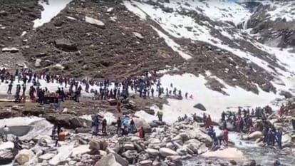 कोकसर में उमड़े सैलानी।