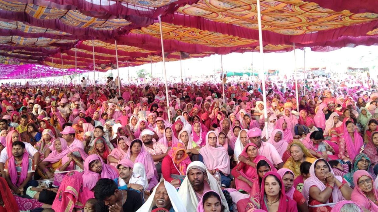 Ujjain News Lakhs of devotees gathered to get satsang and name donation pink color of Jaygurudev seen everywhe