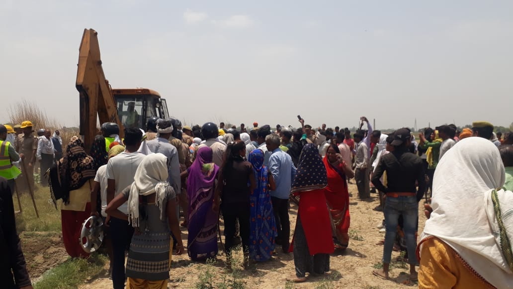 Clash between farmers and police in Varanasi Ajay Rai said BJP government is insulting food providers