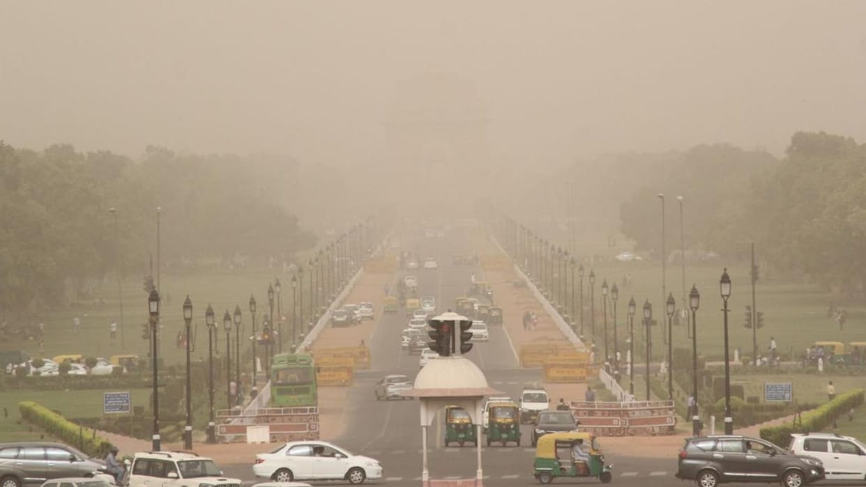 weather news update light rain dust storm in delhi northwest heat wave odisha