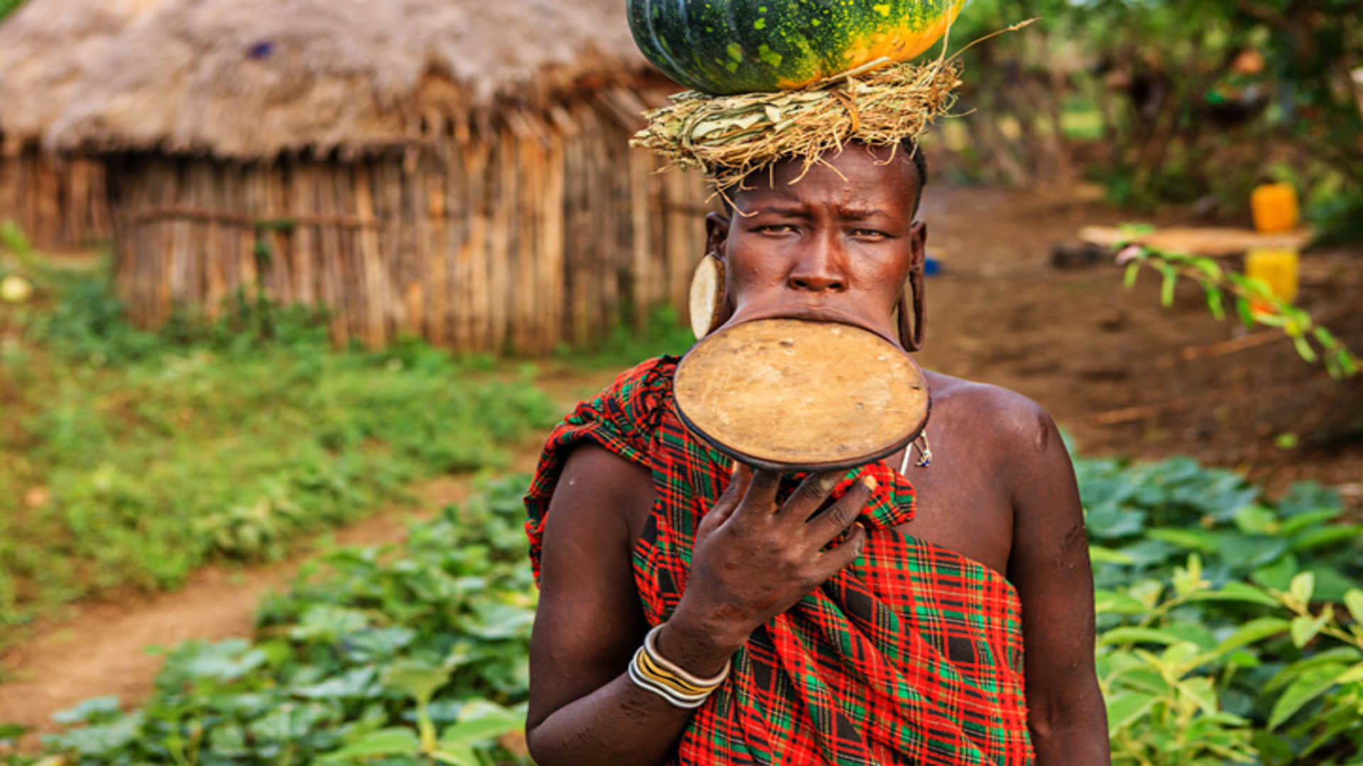 world most dangerous mursi tribes ethiopia men kills humans know the interesting facts in hindi