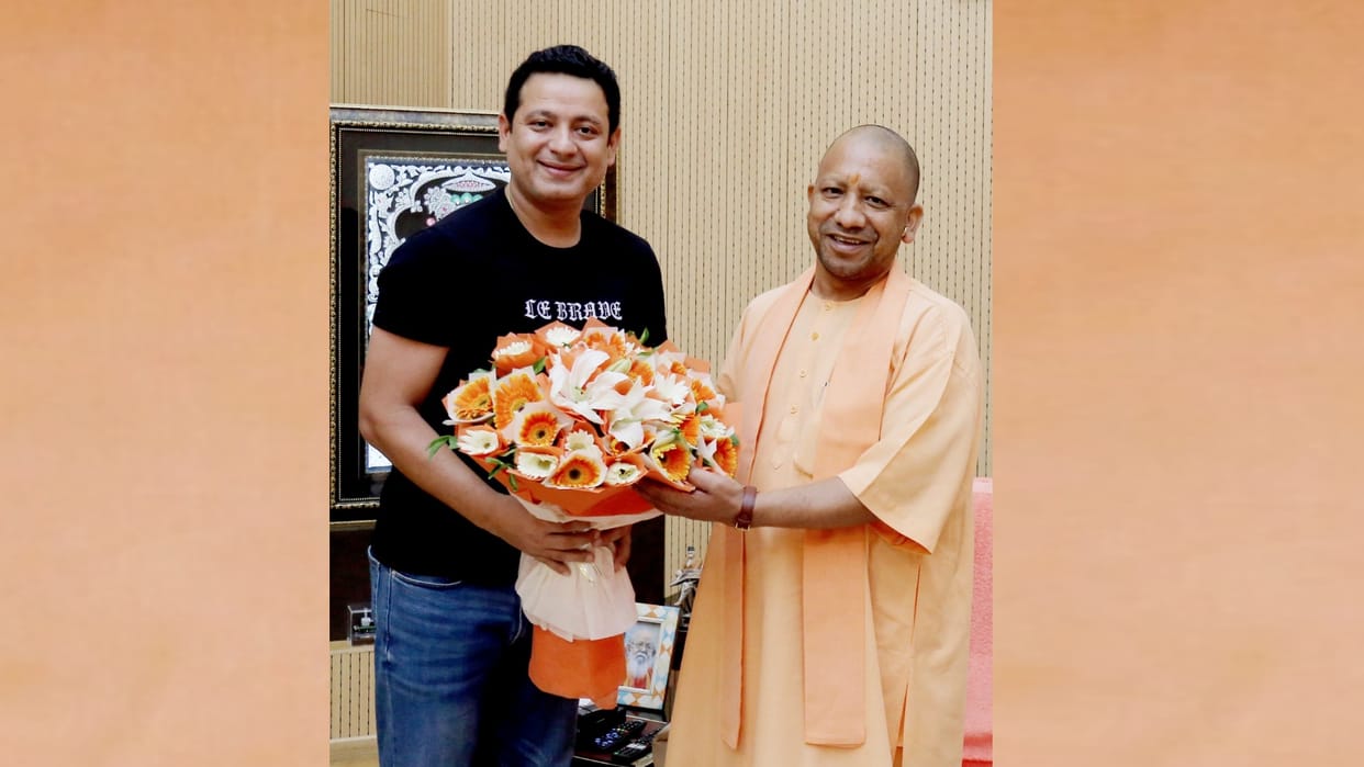 Cricketer Piyush Chawla meets to CM Yogi Adityanath.