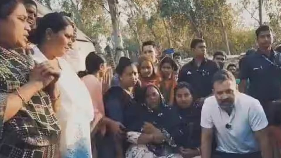 Delhi: Now Rahul Gandhi reached Shakur Basti