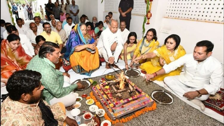 कांग्रेसी मुख्यमंत्रियों को याद आए राम और शिव!: गहलोत पहुंचे भोले की शरण में, तो बघेल करवा रहे रामायण पाठ