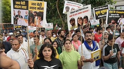 Wrestlers Protest: पहलवानों को आईपीएल मैच में दर्शकों के बीच बैठने से रोका, बजरंग-विनेश स्टेडियम से वापस लौटे Wrestlers were prevented from sitting with spectators in IPL match, Bajrang-Vinesh returned from the stadium