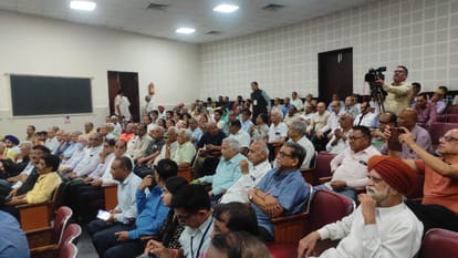Abhyas mandal vyakhyanmala: Manish Tiwari said for a good democracy governments should come and go