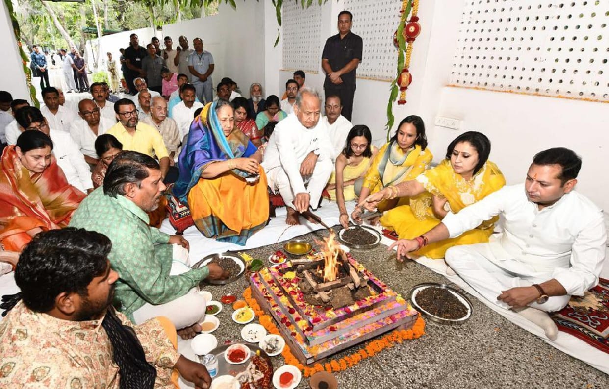 Congress CMs remember Shiv-Ram, Gehlot is in shelter of Bhole, then Baghel is organising Ramayan festival