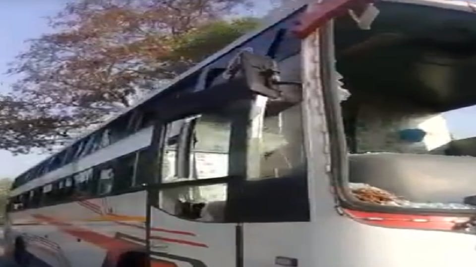 Private bus drivers created ruckus on Bareilly-Sitapur highway