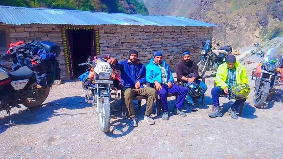 Pithoragarh News Group of Haryana bikers stuck in Garbadhar due to closure of Tawaghat Lipulekh road