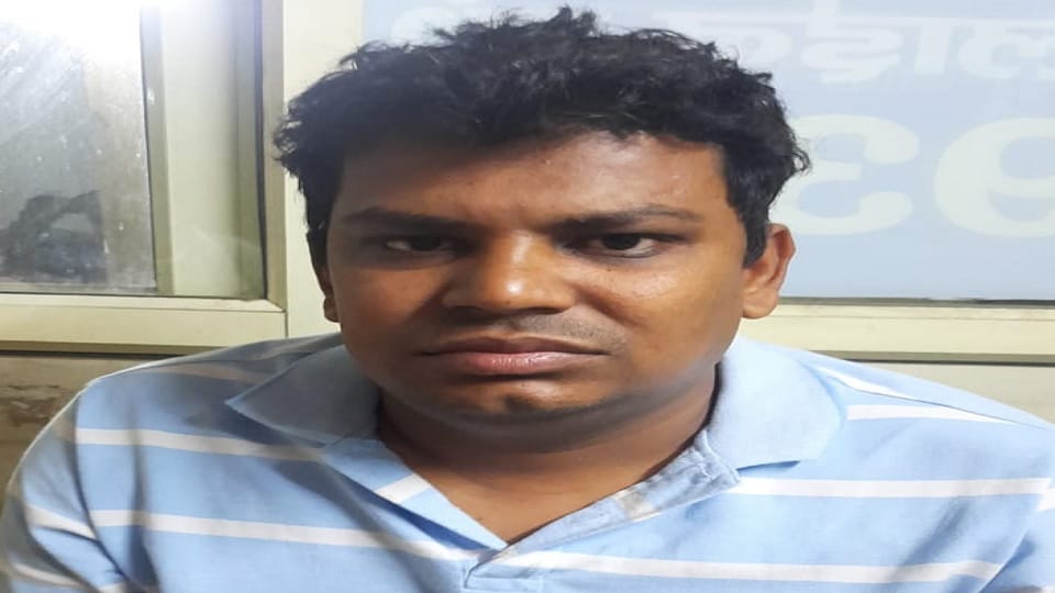 Bribery Lekhpal Bribe was sought farmer in name compensation