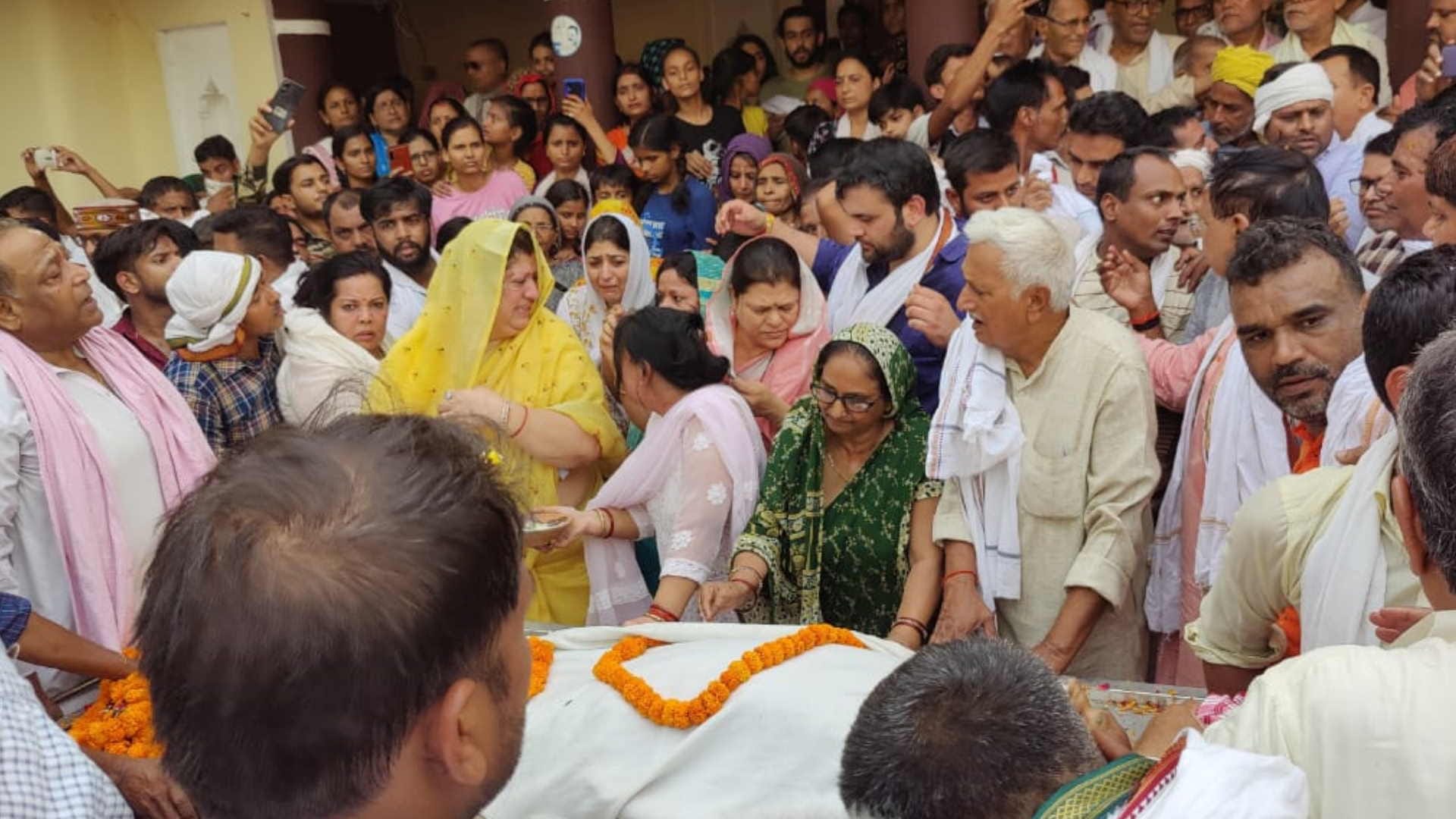 Bahubali of politics Pandit Harishankar Tiwari Funeral merged with Panchatatva in Gorakhpur